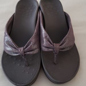 Vionic sandles